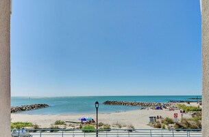Habitación doble, vistas al mar | Caja fuerte, escritorio, espacio para trabajar con un portátil