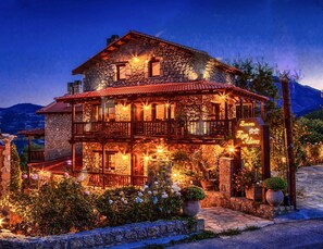 Property grounds - Pera Alonia Guest House (Xylokastro-Evrostina)