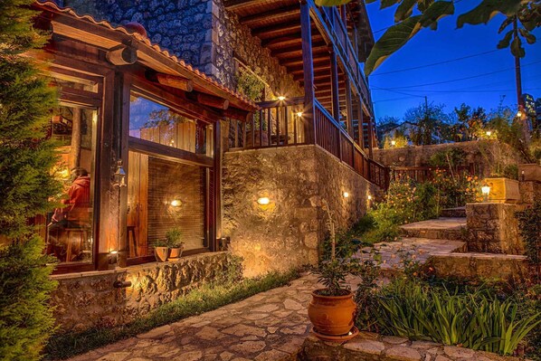 Property grounds - Pera Alonia Guest House (Xylokastro-Evrostina)