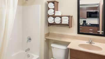 Kombinasi shower/bathtub dan perlengkapan mandi gratis