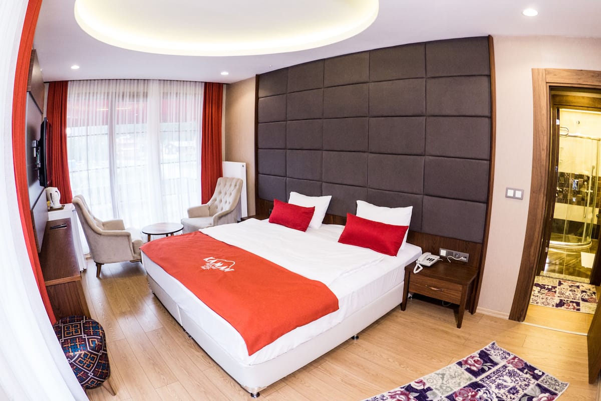 Family Suite | Minibar, in-room safe, desk, soundproofing