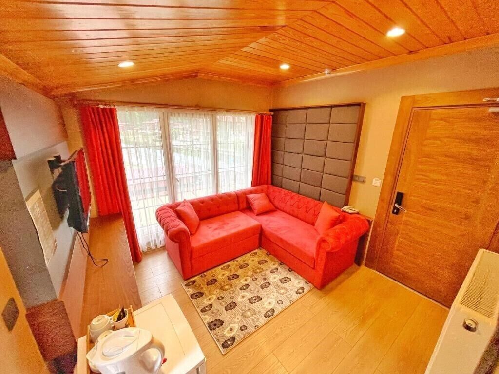 奢华套房, 2 间卧室, 山景 | 迷你吧、客房内保险箱、办公桌、隔音