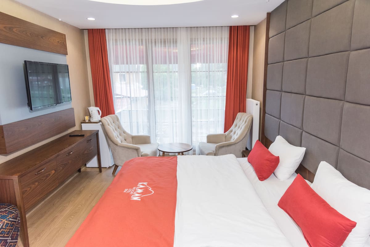 Minibar, in-room safe, desk, soundproofing