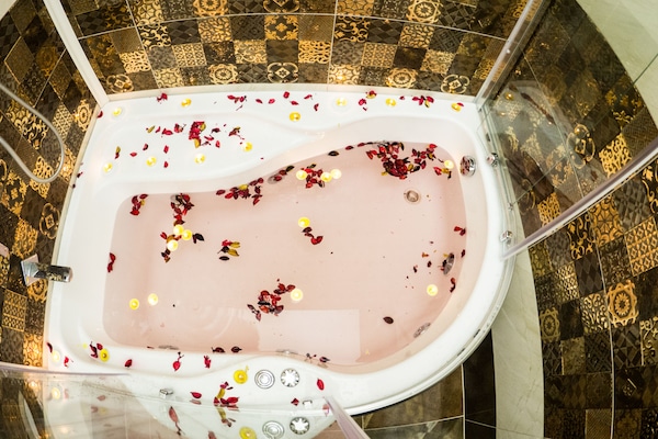 Private spa tub
