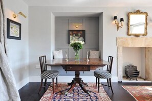 Luxury Apartment, 1 Bedroom, Garden View | In-room dining - Paragon Place (Bath)