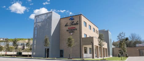 Facciata della struttura