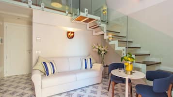 Standard Room | Living area | Flat-screen TV, iPod dock