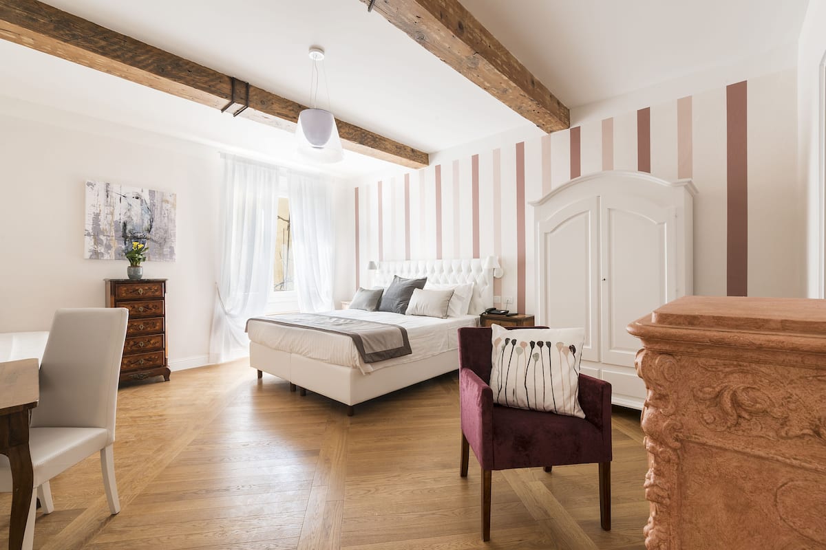 Superior Double Room | In-room safe, soundproofing, WiFi (free)