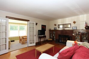 City House, 5 Bedrooms | Living area
