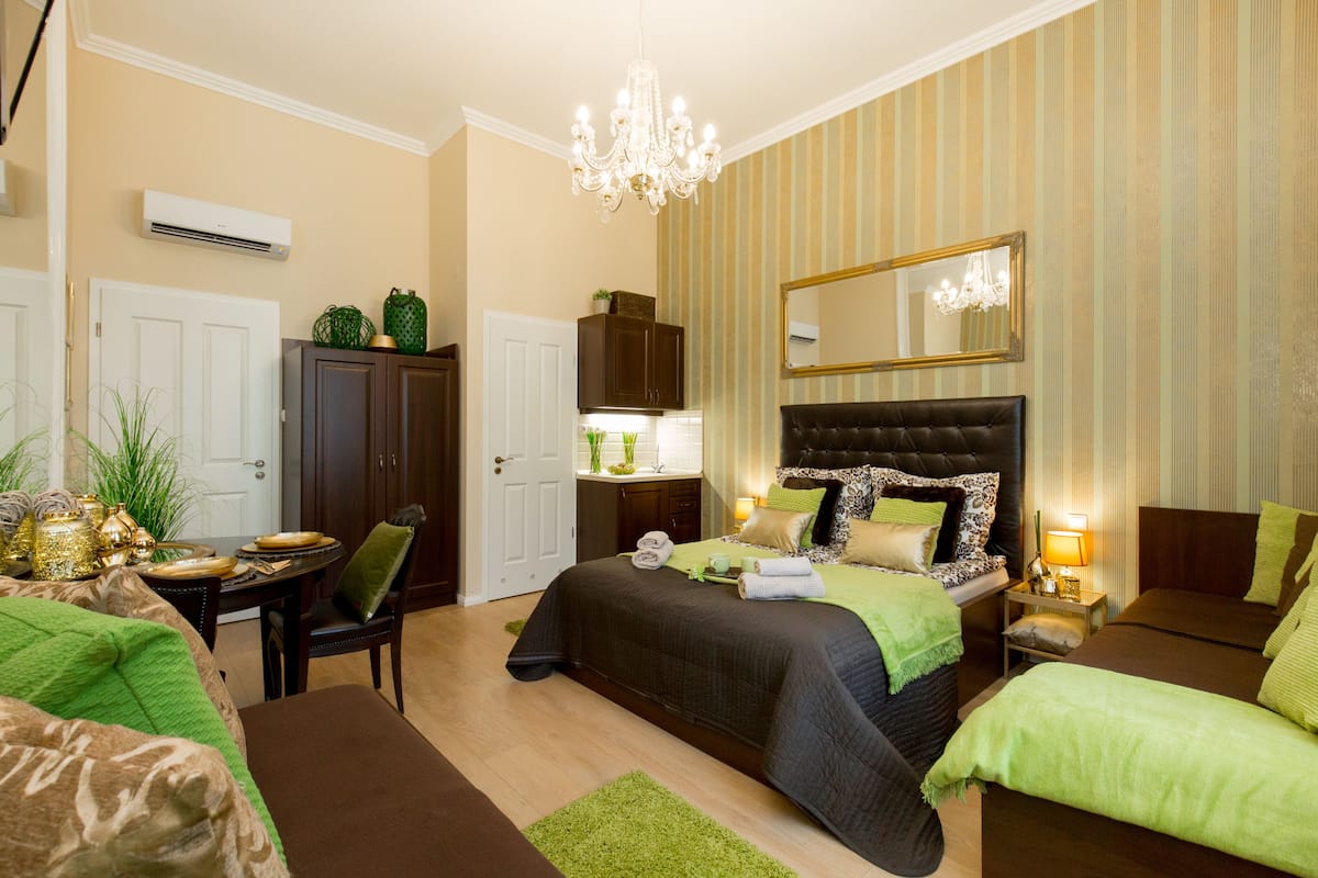 Elite Studio, Multiple Beds | Soundproofing, iron/ironing board (on request), free WiFi, bed sheets