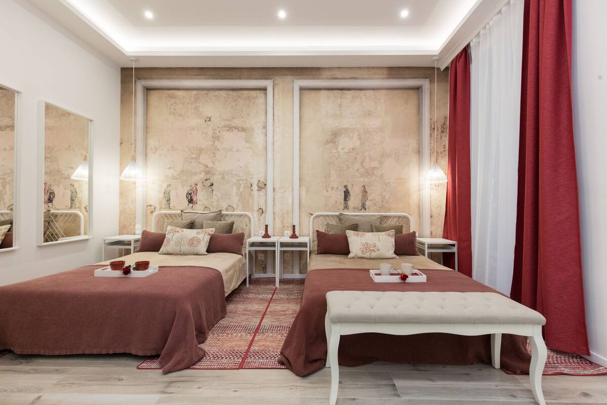 Deluxe Twin Room | Soundproofing, iron/ironing board (on request), free WiFi, bed sheets