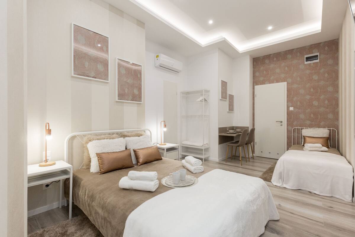 Standard Twin Room | Soundproofing, iron/ironing board (on request), free WiFi, bed sheets