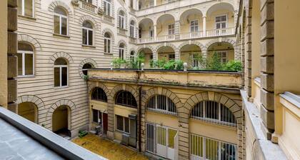 Budapest Holidays Harmony