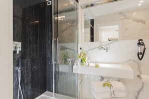 Shower, towels - Argentina Style View (Rome)