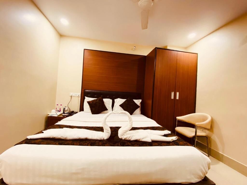 Deluxe Double or Twin Room | Egyptian cotton sheets, premium bedding, individually furnished, desk