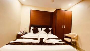 Deluxe Double or Twin Room | Egyptian cotton sheets, premium bedding, individually furnished, desk