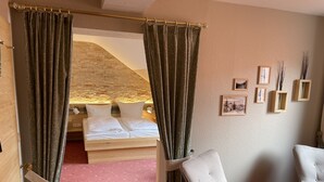 Standard Double Room | Desk, soundproofing, WiFi (free), bed sheets