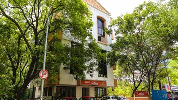 Fachada de la propiedad