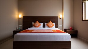 Standard Double Room | Bed sheets - OYO 9989 Hotel Classic Executive (Pune)