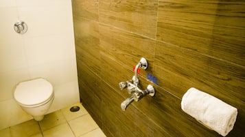 Double or Twin Room | Bathroom | Free toiletries, towels