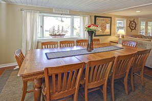 City Cottage, 5 Bedrooms | In-room dining - Woodbrook (Saugatuck)