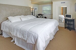 City Cottage, 5 Bedrooms | 1 bedroom, free WiFi, bed sheets - Woodbrook (Saugatuck)
