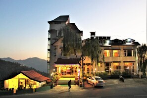 Front of property - Hotel Golf Links Resort - Mashobra  (Shimla)