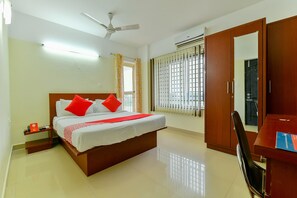 Standard Double Room | Bed sheets - OYO Flagship 10051 Hotel Tyche Stays (Thiruvananthapuram)