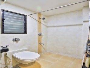 Double or Twin Room | Bathroom | Free toiletries, towels