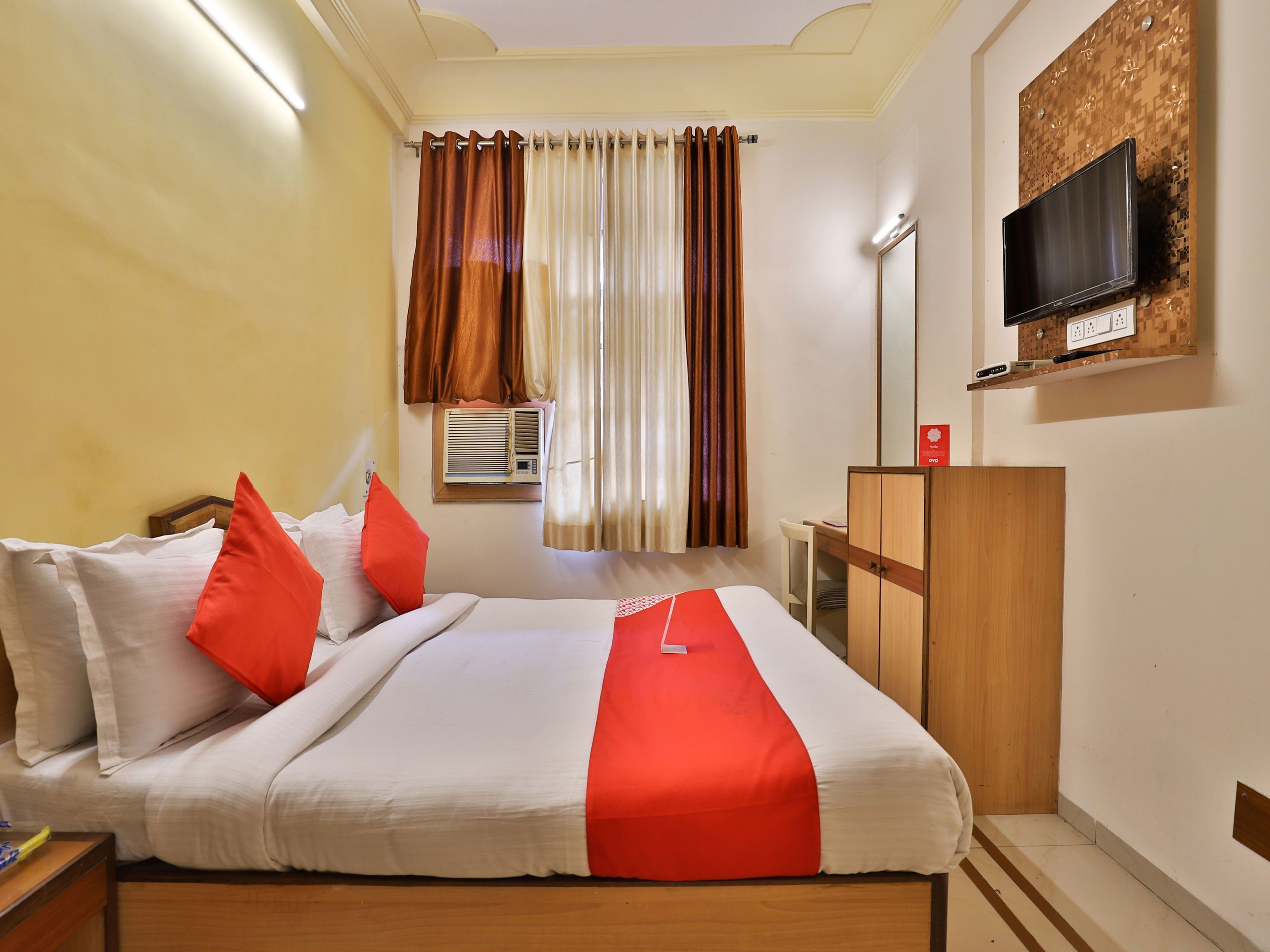 Premium bedding, soundproofing, free WiFi, bed sheets