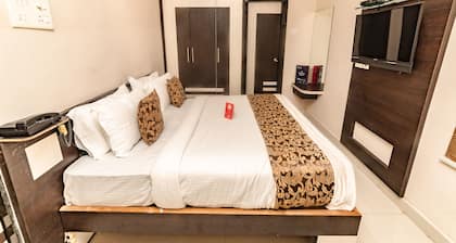 OYO 9804 Hotel SR Residency