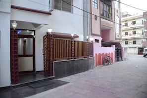 Entrée de l’hébergement