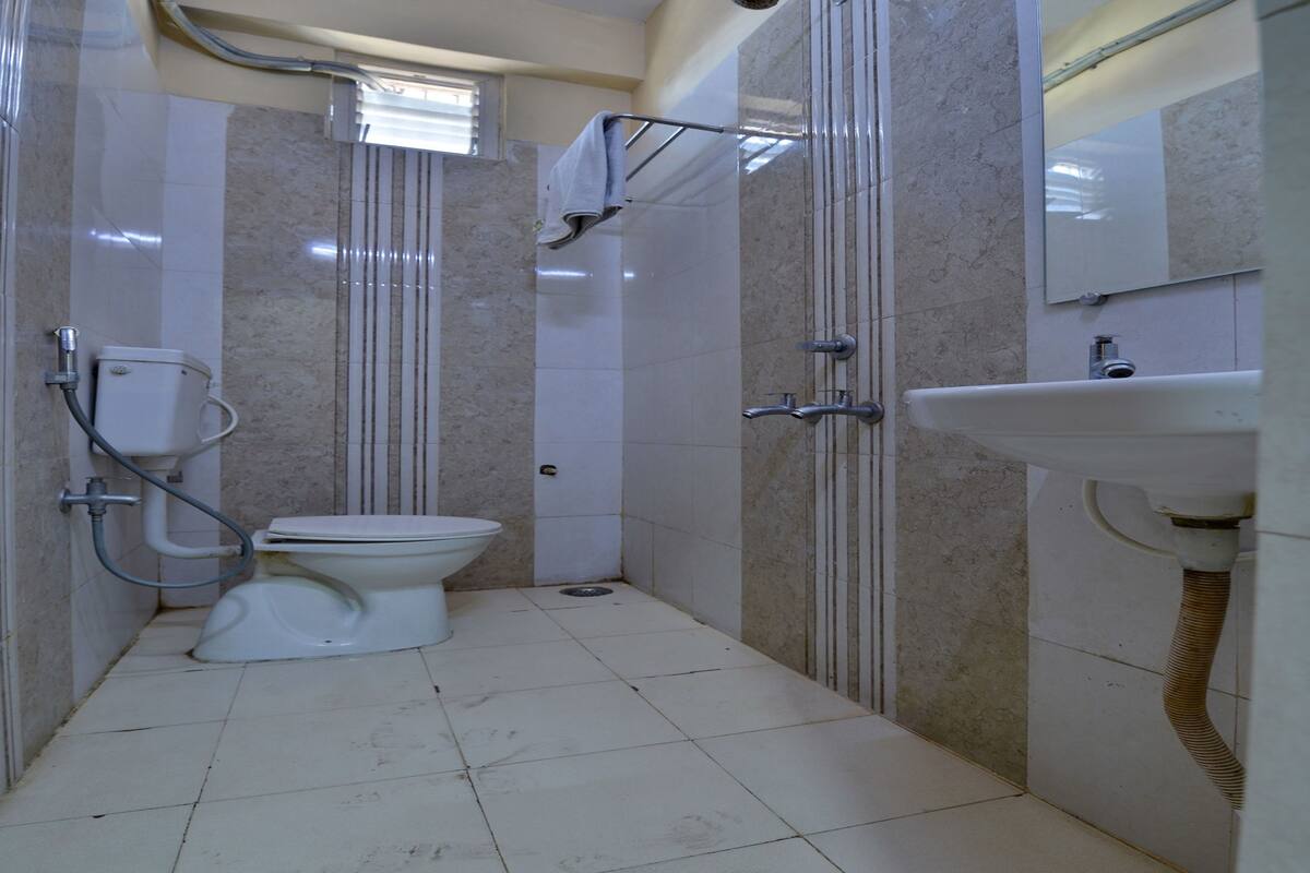 double or twin room | bathroom | free toiletries, towels