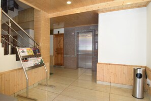 Interior - OYO 11618 Sarthak Regency (Manali)