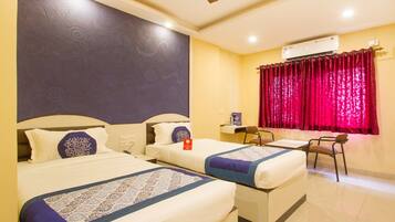 Standard Double Room | Desk, blackout drapes, free WiFi, bed sheets