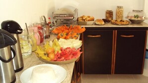 A kitchen counter with various food items, a coffee maker, and a toaster. - Hotel Portal dos Ventos (Parnaíba)