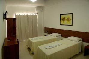 Double Room | Minibar, desk, blackout curtains, iron/ironing board - Hotel Portal dos Ventos (Parnaíba)