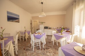 Tägliches inbegriffenes einheimisches Frühstück