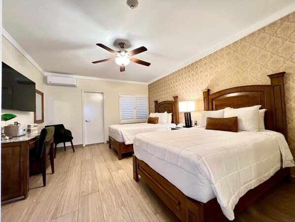 ダブルルーム ダブルベッド 2 台 | デスク、ノートパソコン用作業スペース、アイロン / アイロン台、WiFi (無料)