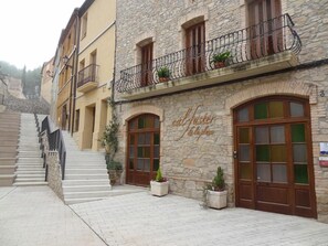 Exterior - Cal Fuster De La Plaça (Sant Marti de Tous)