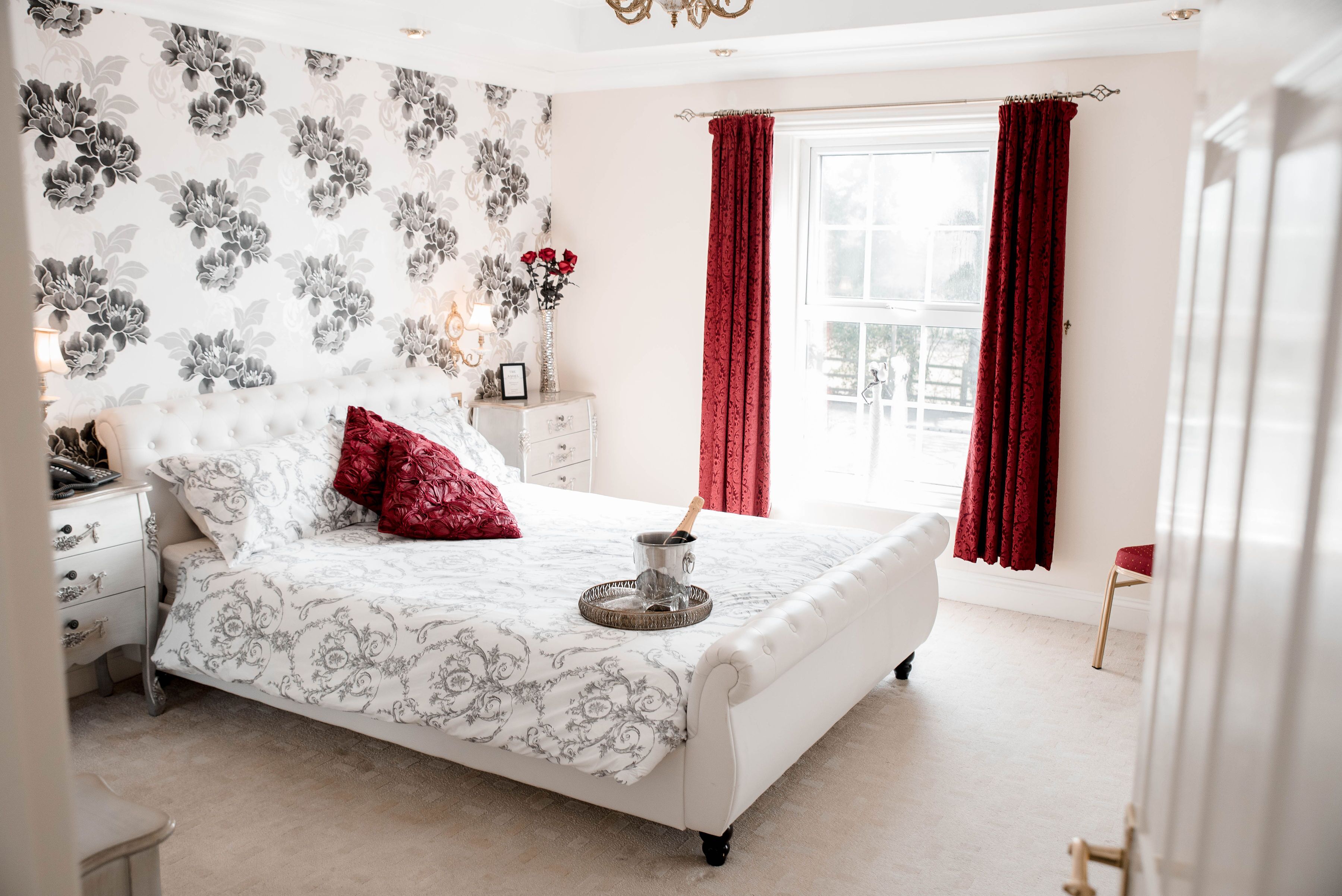 Luxury-Doppelzimmer, mit Bad (Bridal Room) | Bügeleisen/Bügelbrett, kostenloses WLAN, Bettwäsche