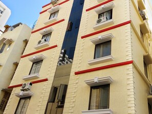 Vista frontal de la propiedad