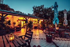 Standard Shared Dormitory, Mixed Dorm (Nyolcagyas) | Terrace/patio - Island Hostel - Adults only (Budapest)