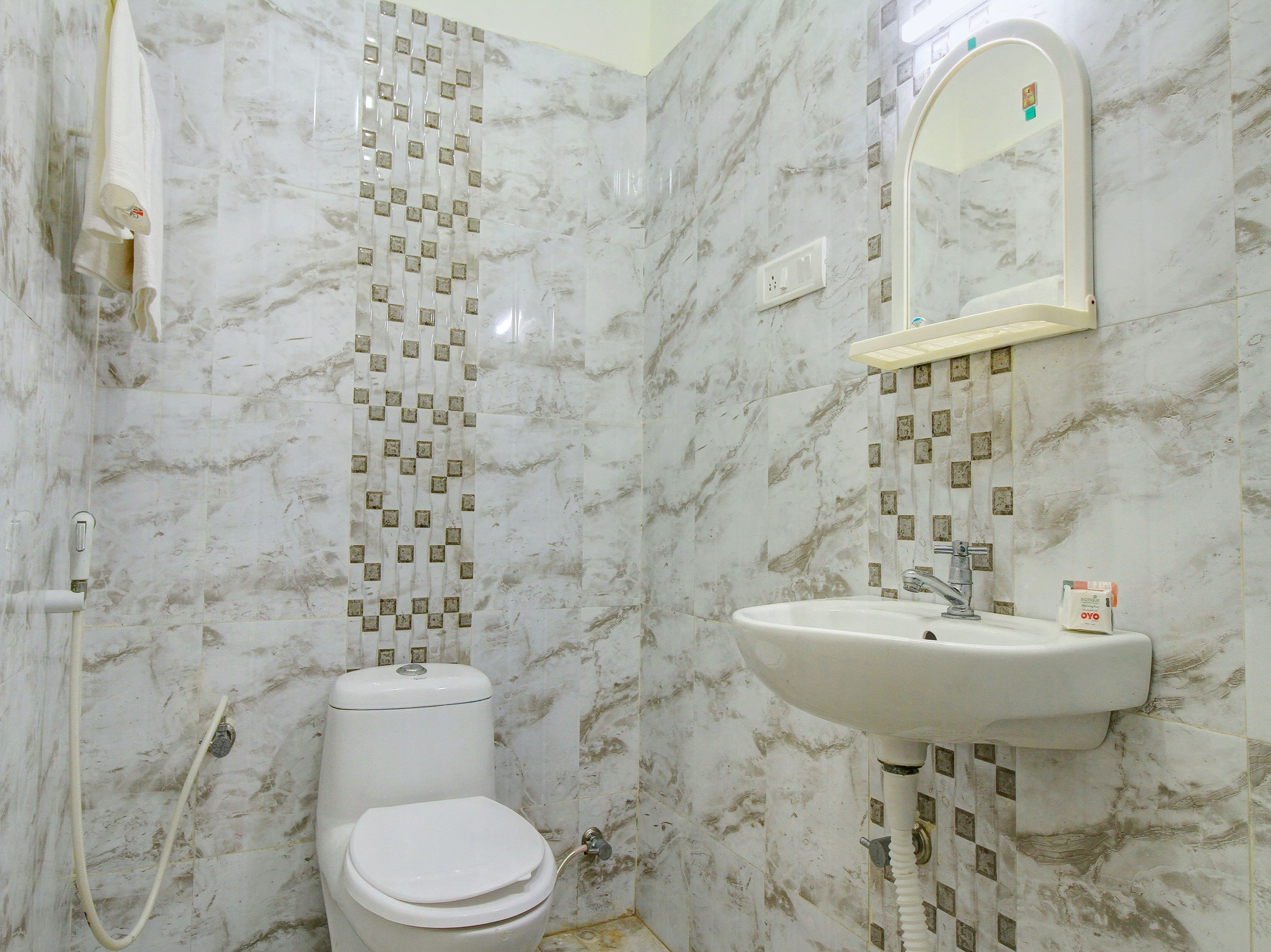 Double or Twin Room | Bathroom | Free toiletries, towels