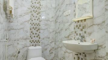 Double or Twin Room | Bathroom | Free toiletries, towels