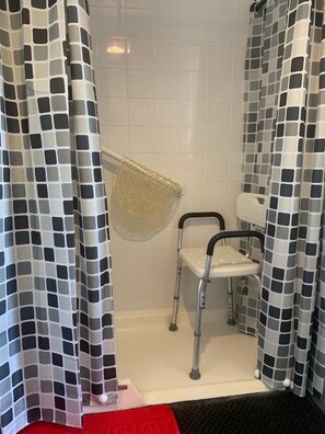 Free toiletries, hair dryer, towels - The Thistle (Stranraer)