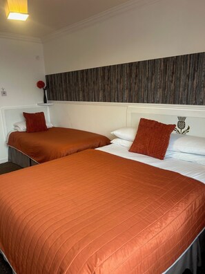 Family Room (X 3) | Premium bedding, memory foam beds, individually decorated - The Thistle (Stranraer)