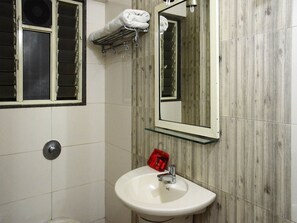 Double or Twin Room | Bathroom - OYO 4018 Hotel Grand Ashwin (Nashik)