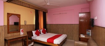 OYO 10685 Hotel Centre Point