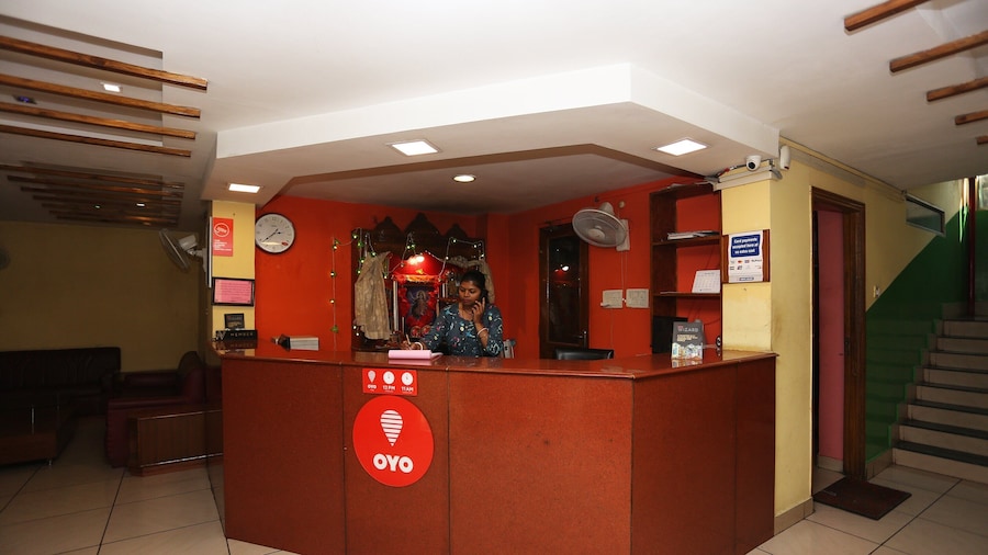 OYO 10685 Hotel Centre Point